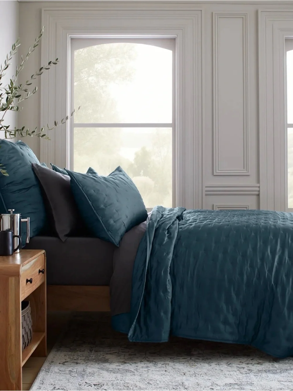 NWOT Luxury Ocean Bamboo Dream Quilt - Retail $184
